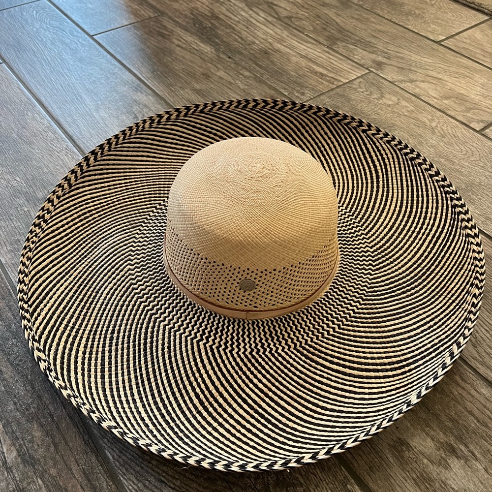 Freya NWT hat